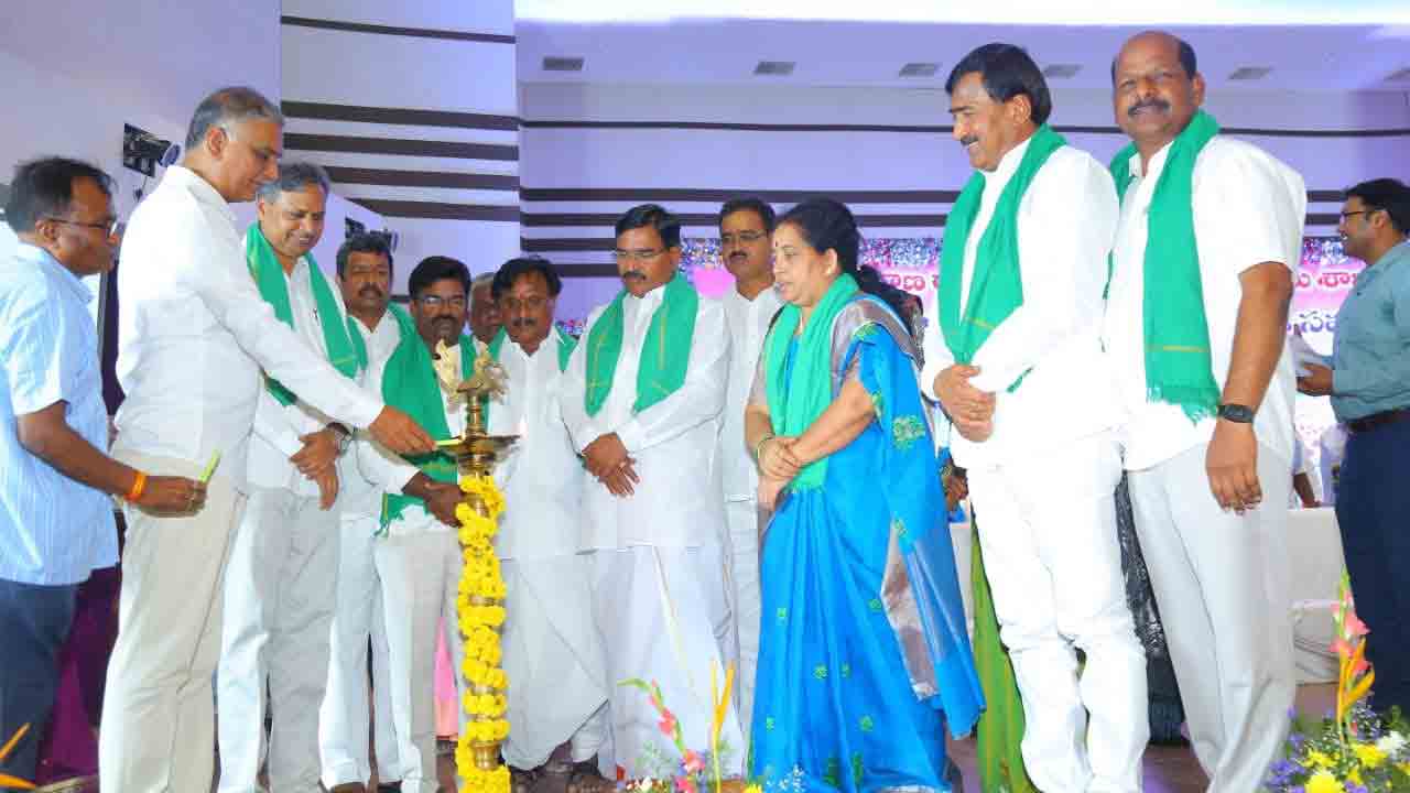 పచ్చి రొట్ట విత్తనాల సాగు పెరగాలి : మంత్రి హ‌రీశ్‌రావు