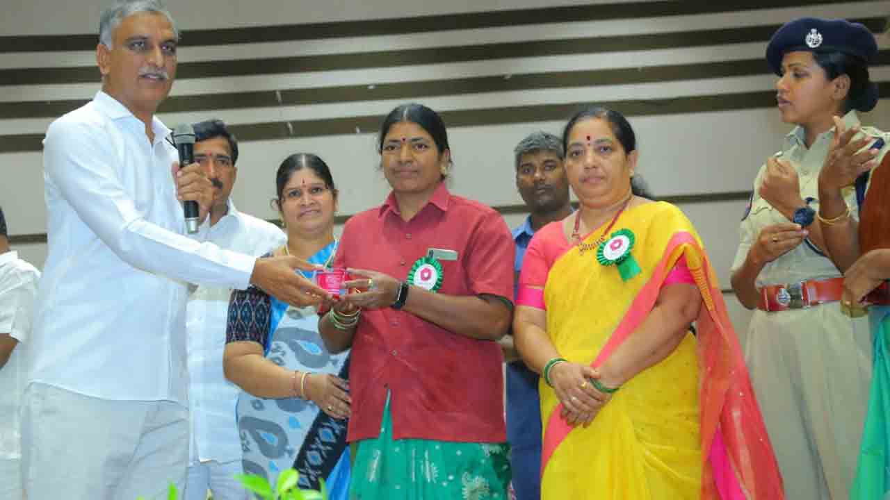 మాన‌వ మ‌నుగ‌డ‌ను శాసించేది రుతుచ‌క్ర‌మే : మంత్రి హ‌రీశ్‌రావు