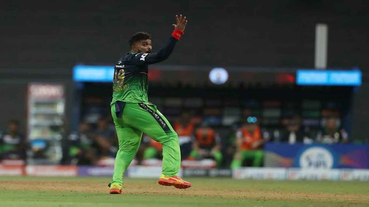 హసరంగ హై ఫైవ్‌