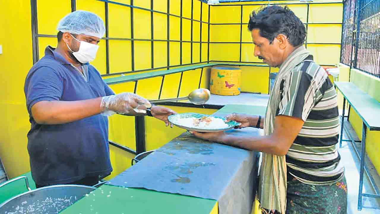 18 దవాఖానల్లో 5కే భోజనం