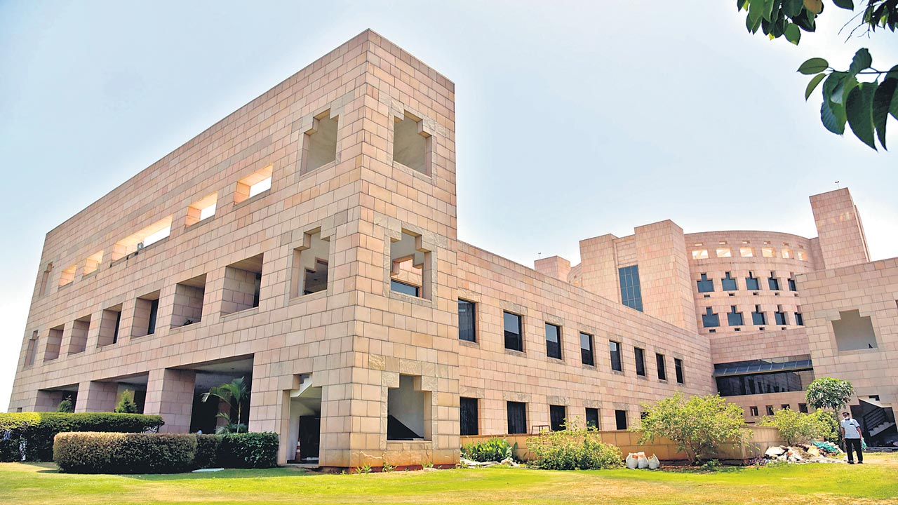 దేశంలోనే టాప్‌ మన ఐఎస్‌బీ