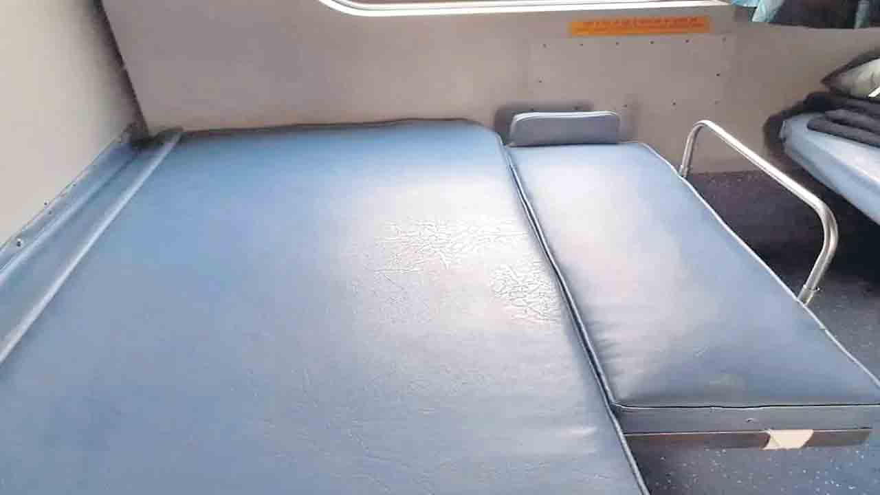 రైళ్లలో బేబీ బెర్తులు