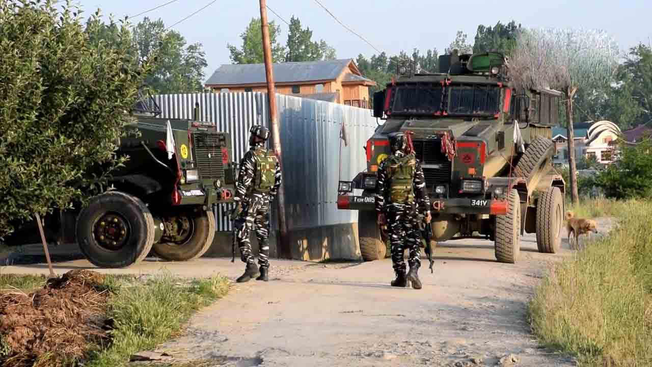 పుల్వామా ఎన్‌కౌంటర్‌లో జైషే ఉగ్రవాది హతం