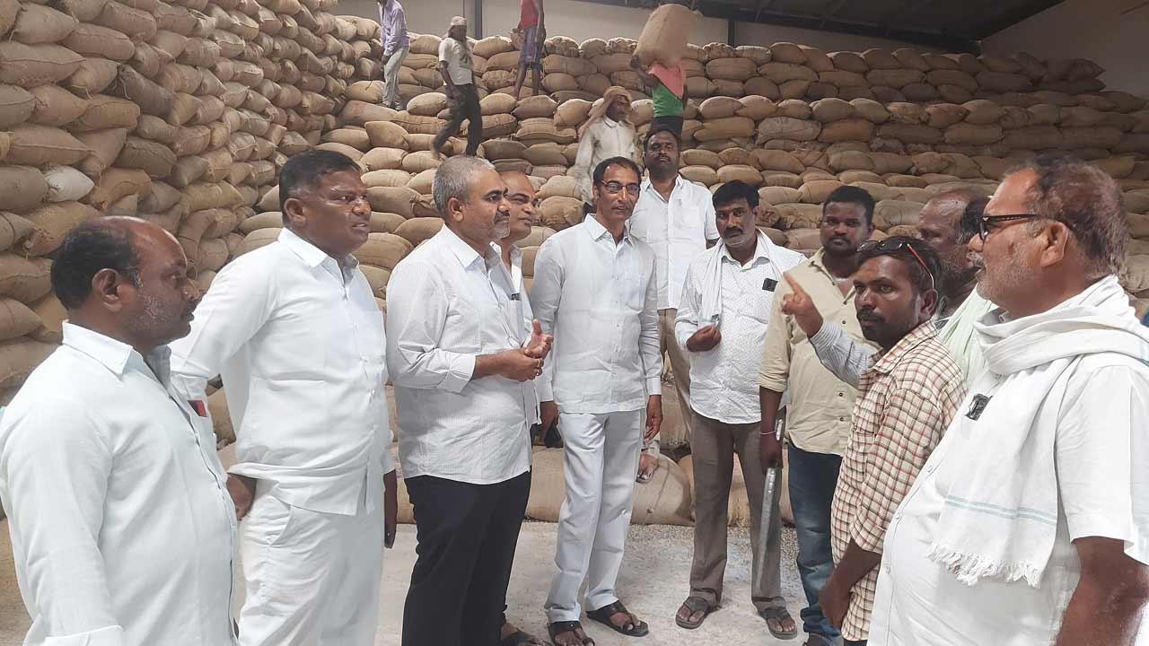 మిల్లర్లు రైతులకు సహకరించాలి