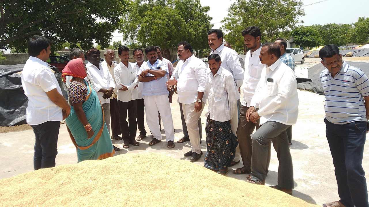 అన్నదాతలు అధైర్యపడొద్దు