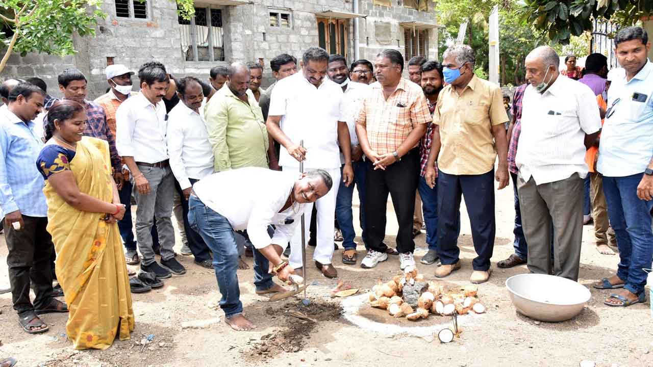 దశలవారీగా సమస్యలను పరిష్కరిస్తాం