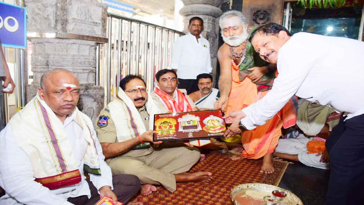 అన్ని పోలీస్‌స్టేషన్లకూ భవనాలు