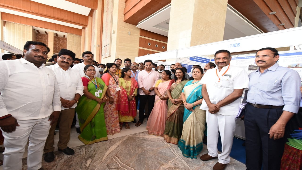 కరీంనగర్‌ను ఆదర్శంగా తీసుకోవాలి