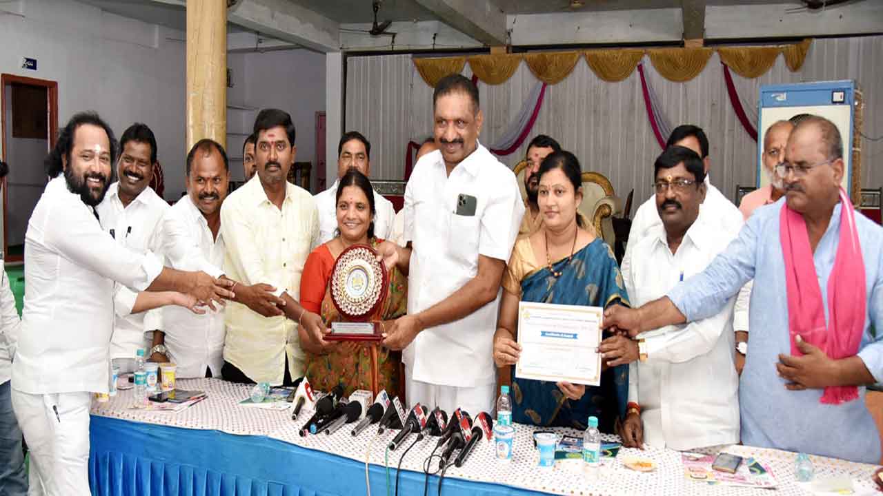 అందరి సహకారంతోనే అవార్డులు