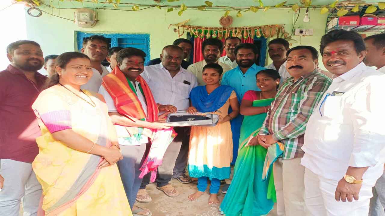 ఆడబిడ్డలకు అండగా సర్కారు