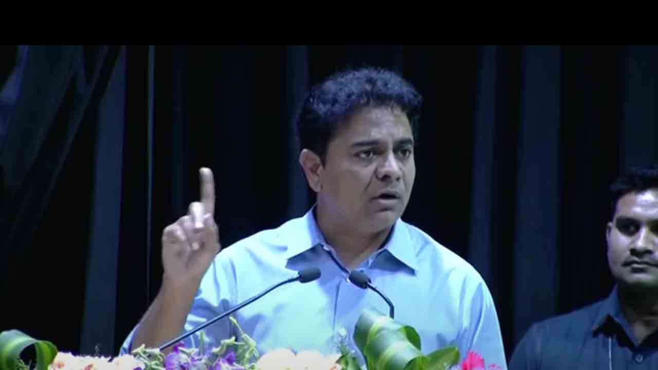 చైర్మ‌న్లు, మేయ‌ర్ల‌కు రెక్వెస్ట్.. ఆ దుర‌లవాటు మానుకోండి : మంత్రి కేటీఆర్