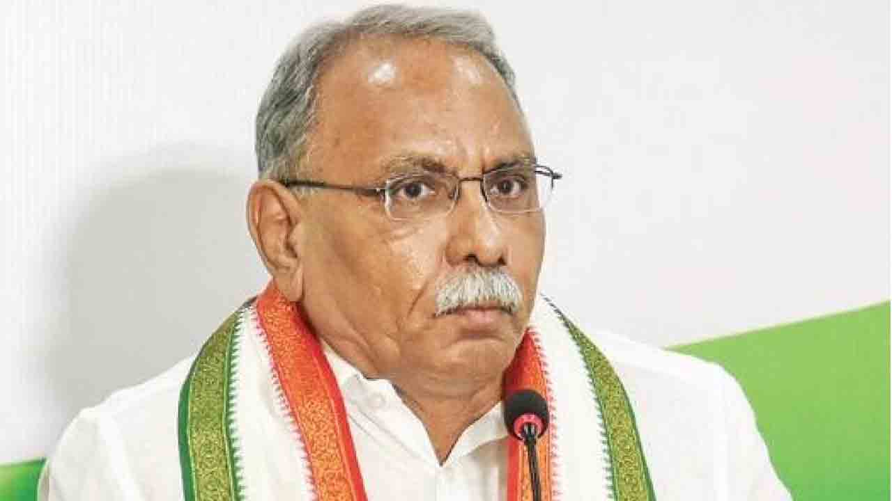 కాంగ్రెస్‌ సీనియర్‌ నేత కేవీపీ రామచంద్రరావు ఇంట్లో చోరీ