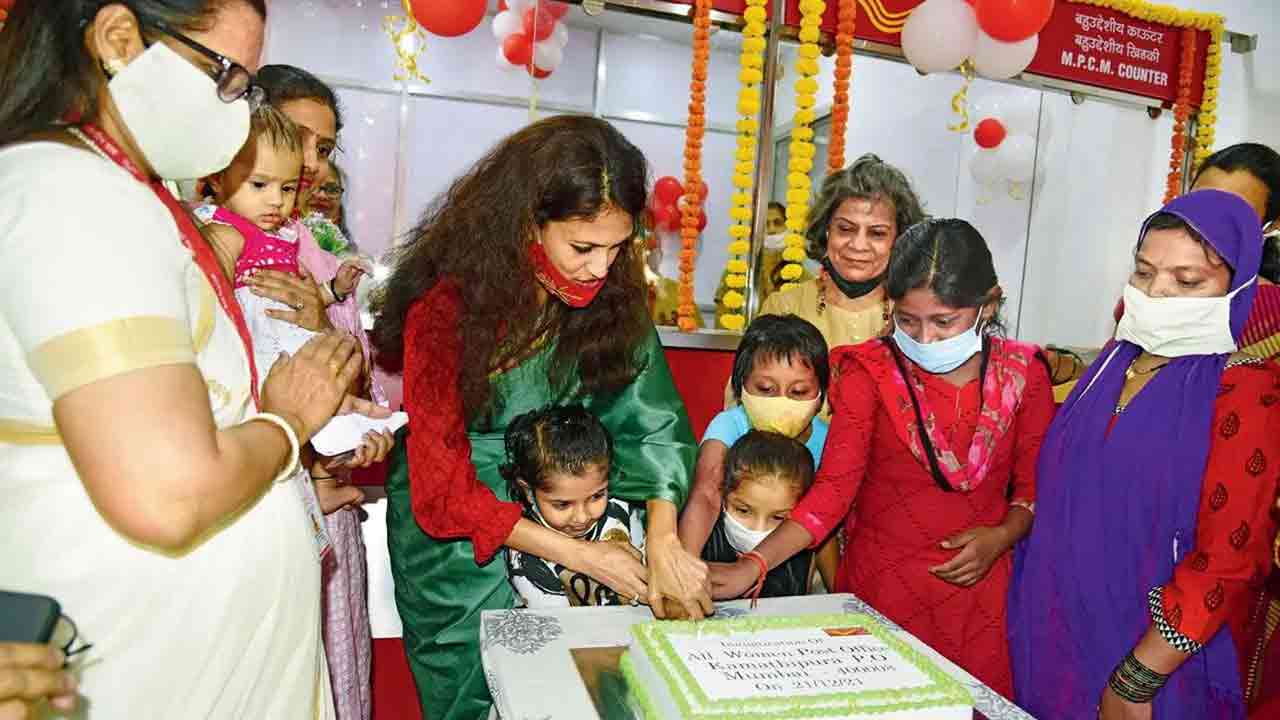 Kamathipura Post Office | కామాటిపుర‌లోని సెక్స్ వ‌ర్క‌ర్ల జీవితంలో వెలుగు తీసుకొస్తున్న పోస్టాఫీస్‌