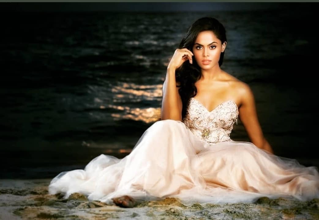 Karthika Nair | గ్లామ‌ర్‌తో కేక‌పెట్టిస్తున్న‌ కార్తీక నాయర్