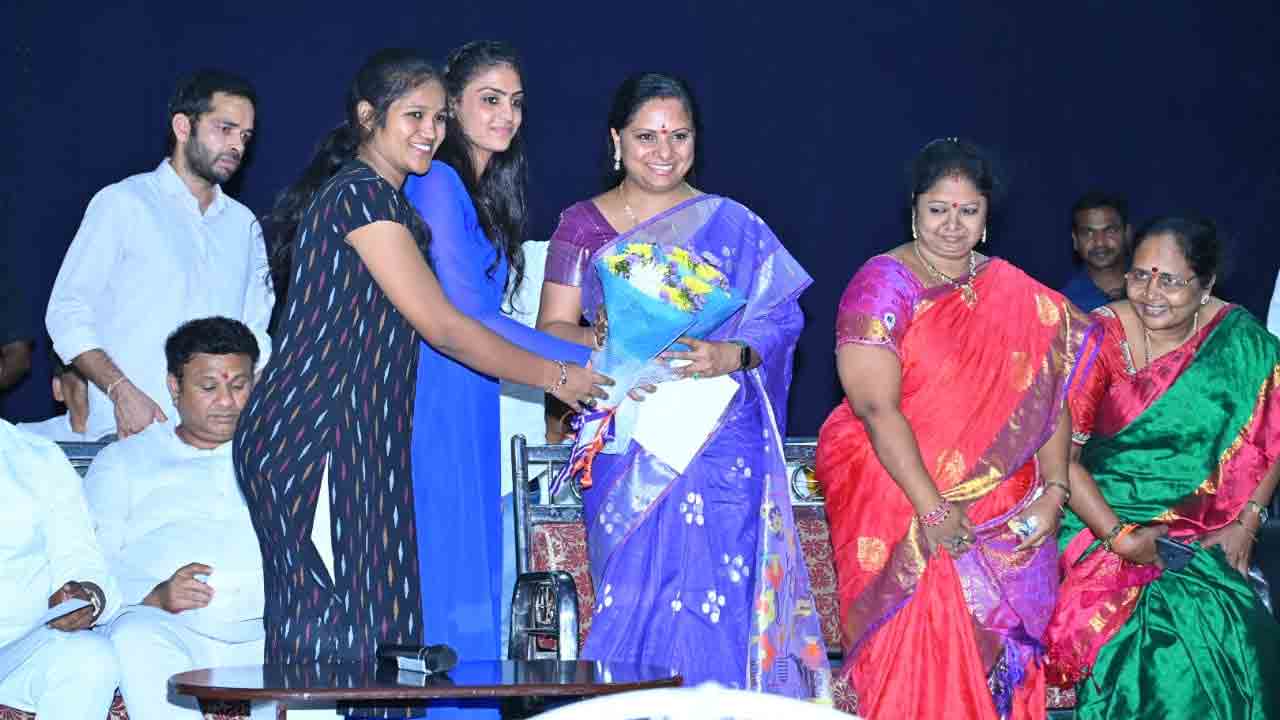 మ‌రోసారి పెద్ద మ‌న‌సు చాటుకున్న ఎమ్మెల్సీ క‌విత‌