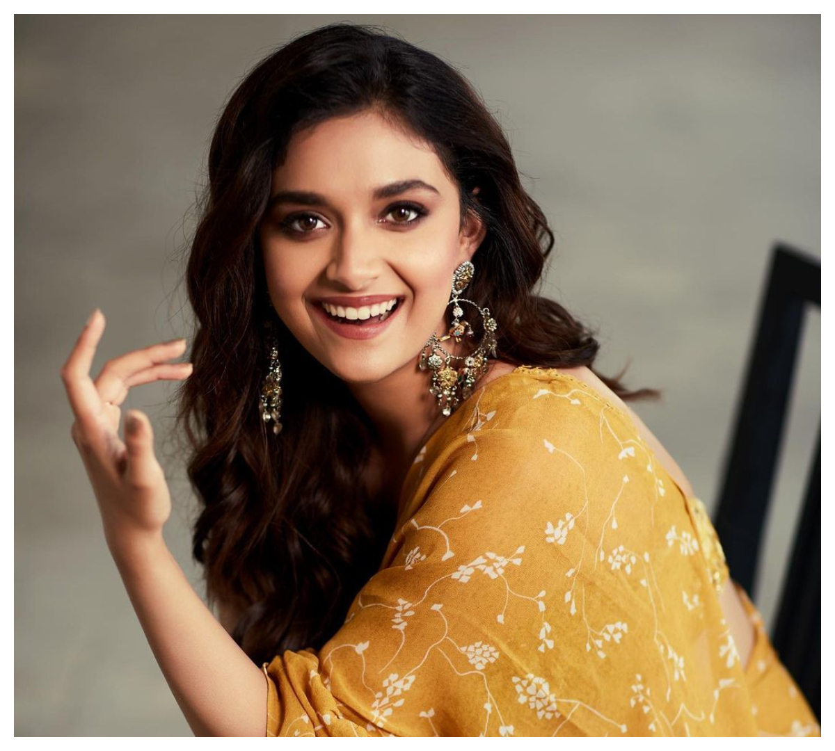 Keerthy Suresh | స్మైల్‌ ఫొటోల‌తో కేక‌పెట్టిస్తున్న‌ కీర్తి సురేష్..
