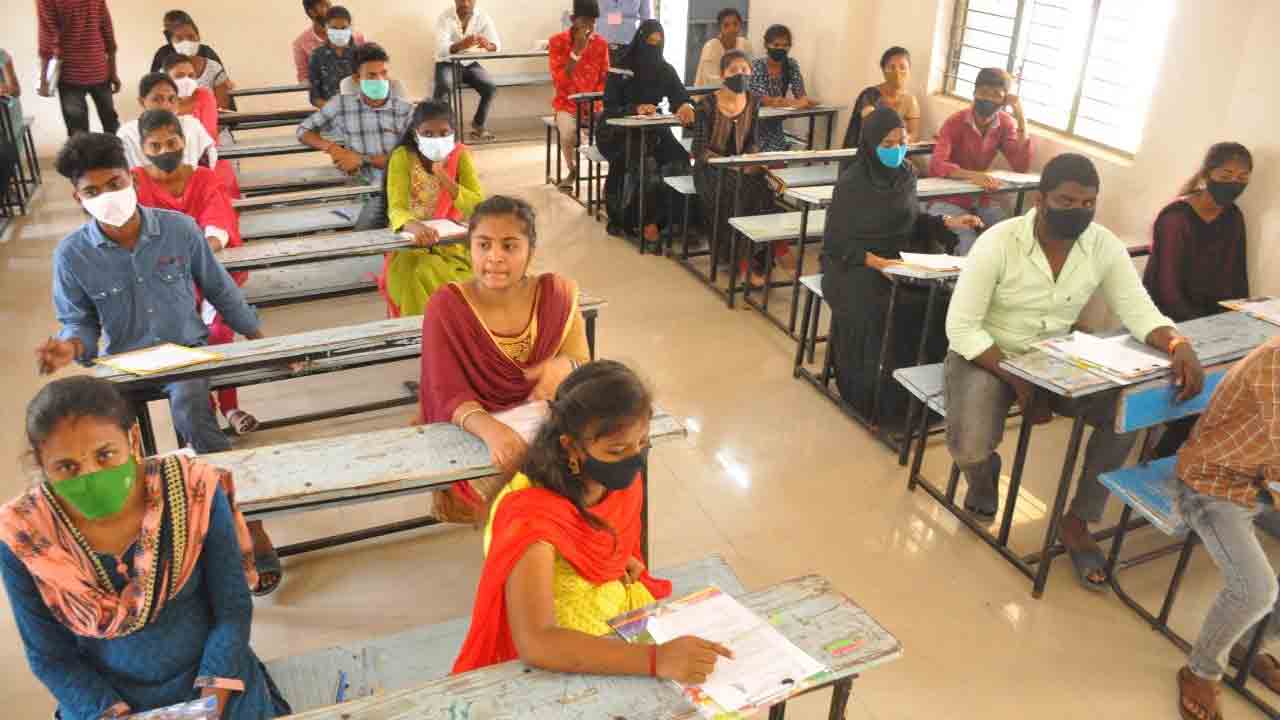 ఇంటర్‌ పరీక్షలు షురూ