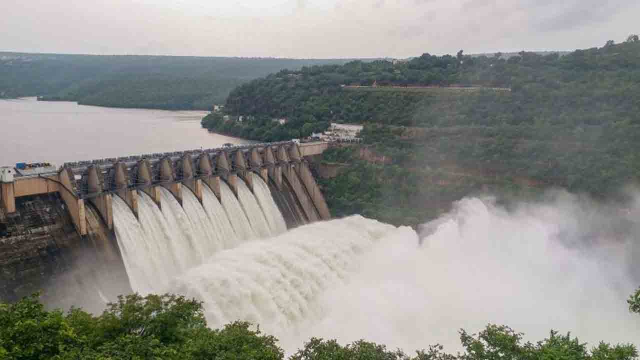 కృష్ణా జలాల్లో సగం ఇవ్వాల్సిందే