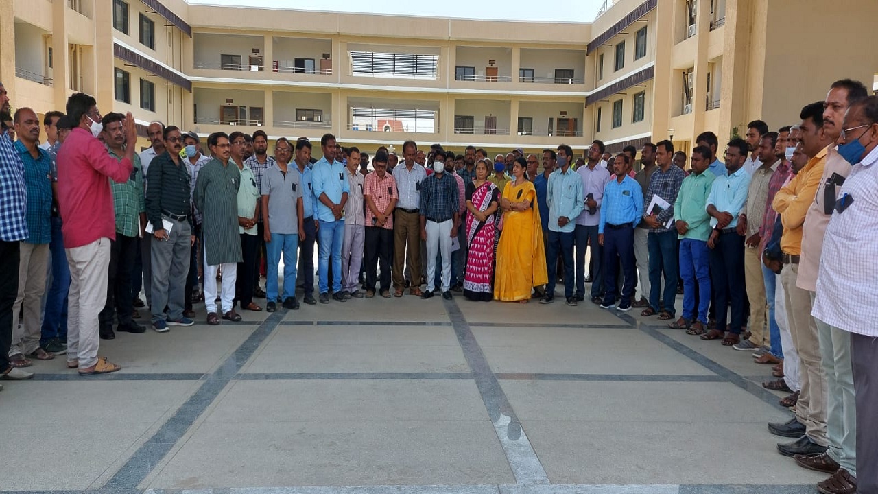 అదనపు కలెక్టర్‌పై దాడి