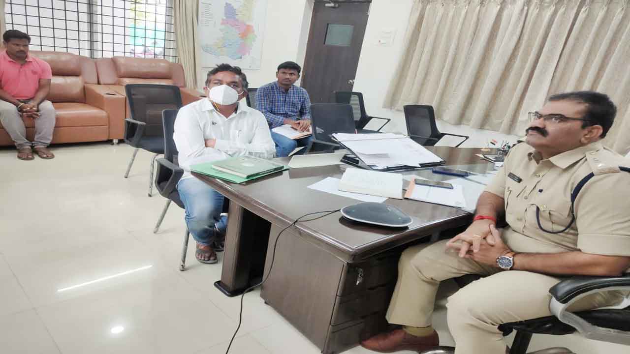 అండగా ఉండి న్యాయం చేయాలి