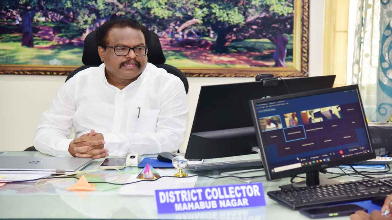 పూడికతీత పనుల్లో వేగం పెంచాలి