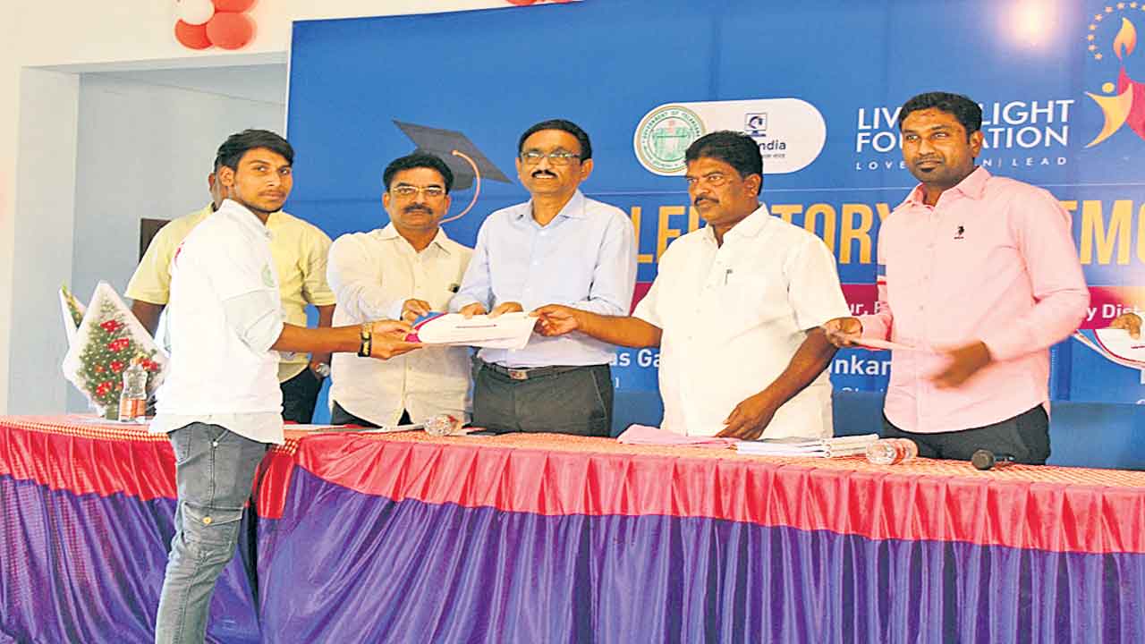 ‘దళితబంధు’తో ఎస్సీలకు ప్రోత్సాహం