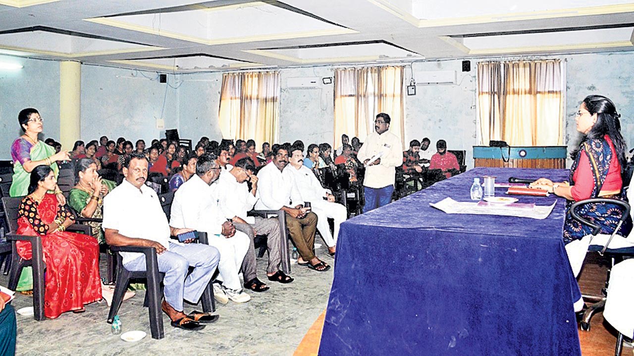 ‘పట్టణ ప్రగతి’ని విజయవంతం చేయాలి