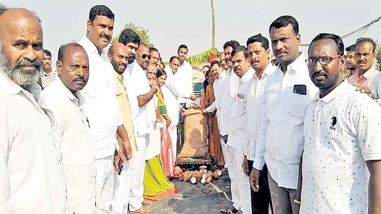 చివరి గింజ వరకూ కొంటాం