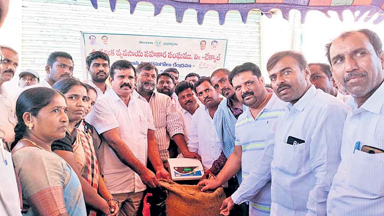 సీఎం కేసీఆర్‌ రైతుబాంధవుడు