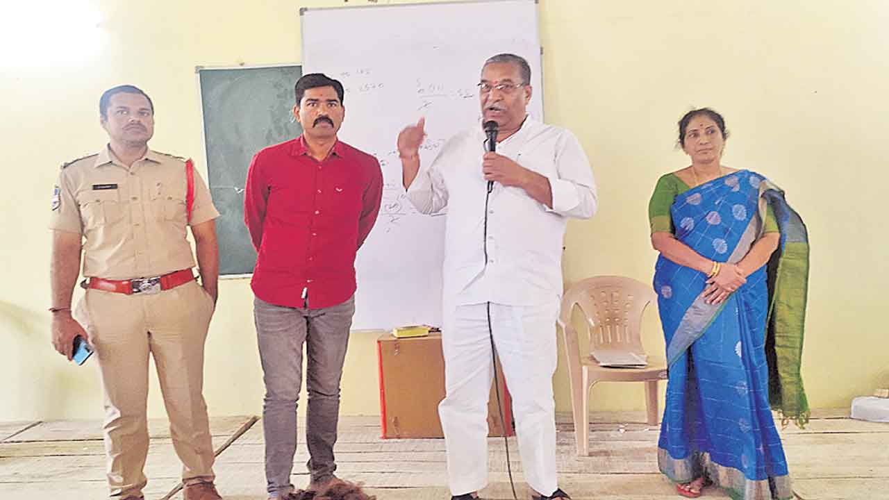 కష్టపడి చదివితే విజయం మీదే