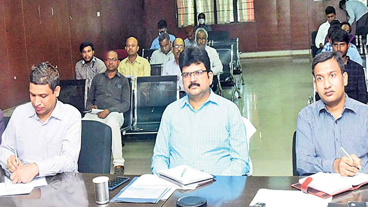 మన ఊరు – మన బడి పనుల్లో వేగం పెంచాలి