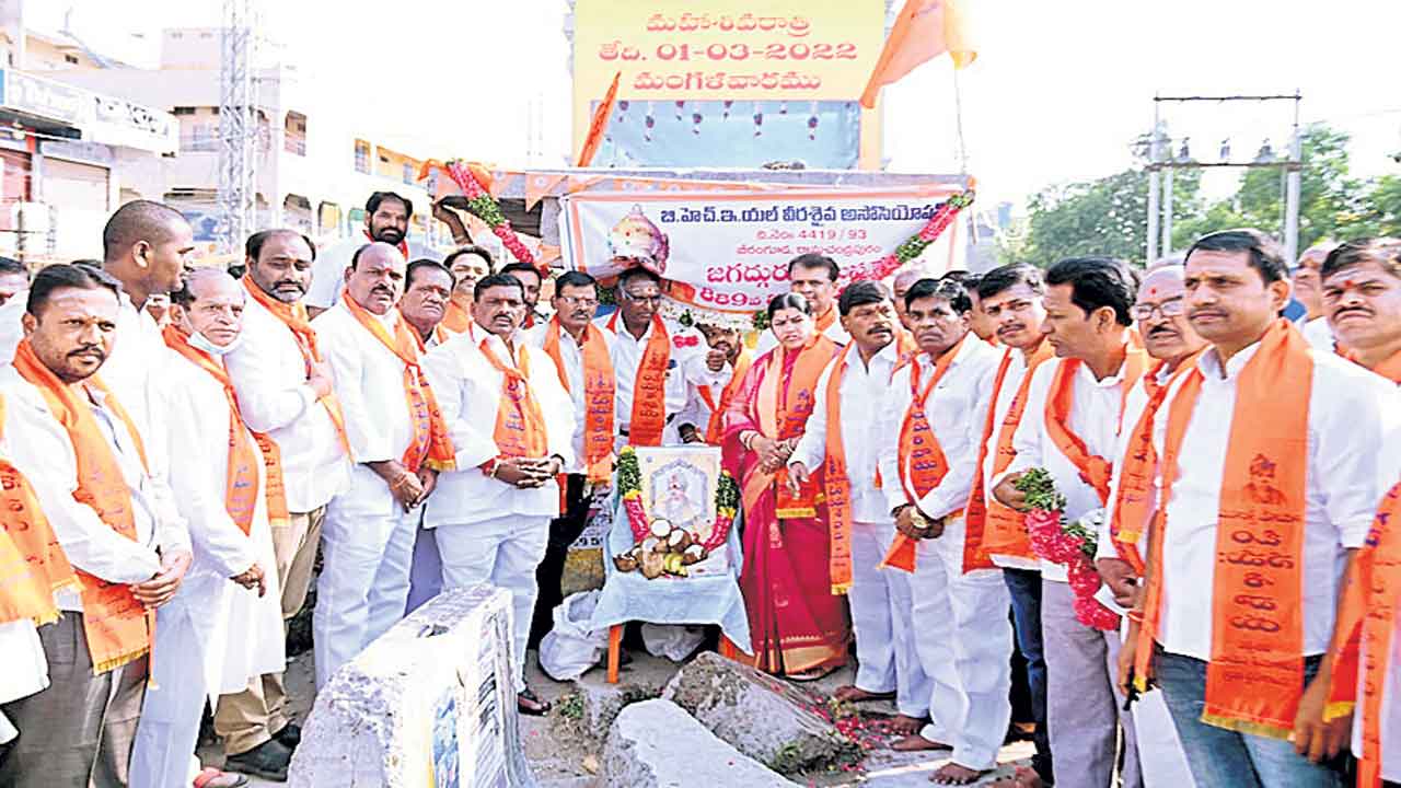 బసవేశ్వర అడుగుజాడల్లో నడవాలి