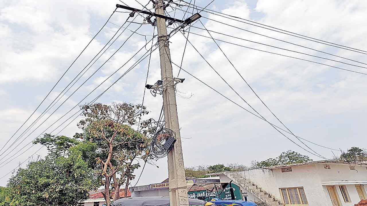 సీసీ కెమెరాలతో నిఘా కట్టుదిట్టం