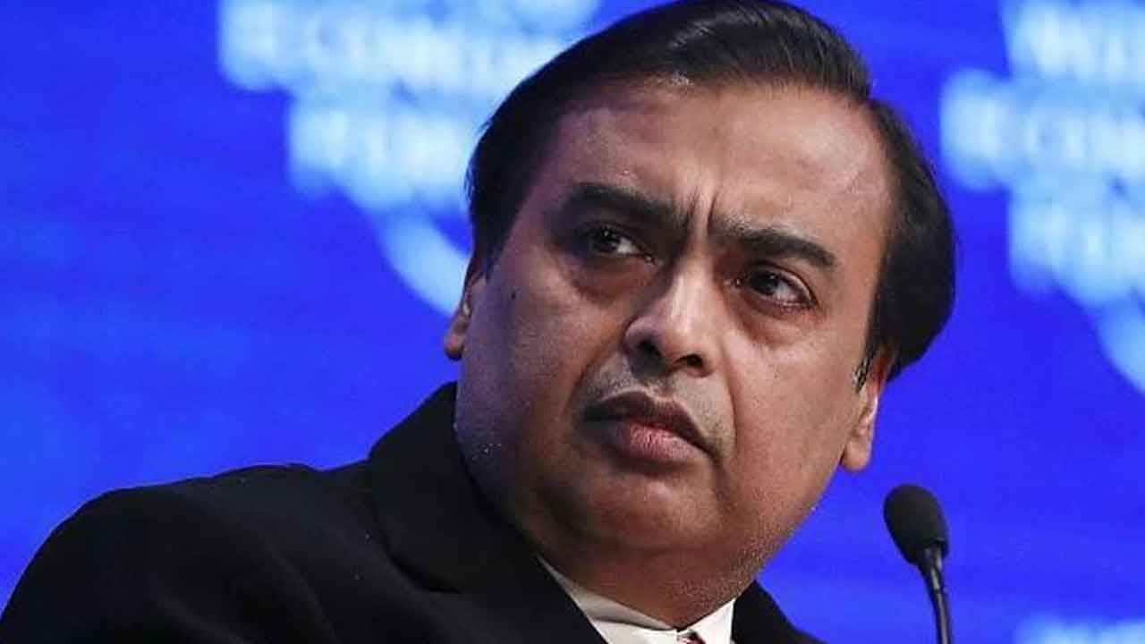 రిలయన్స్‌తో అదానీ పోటాపోటీ