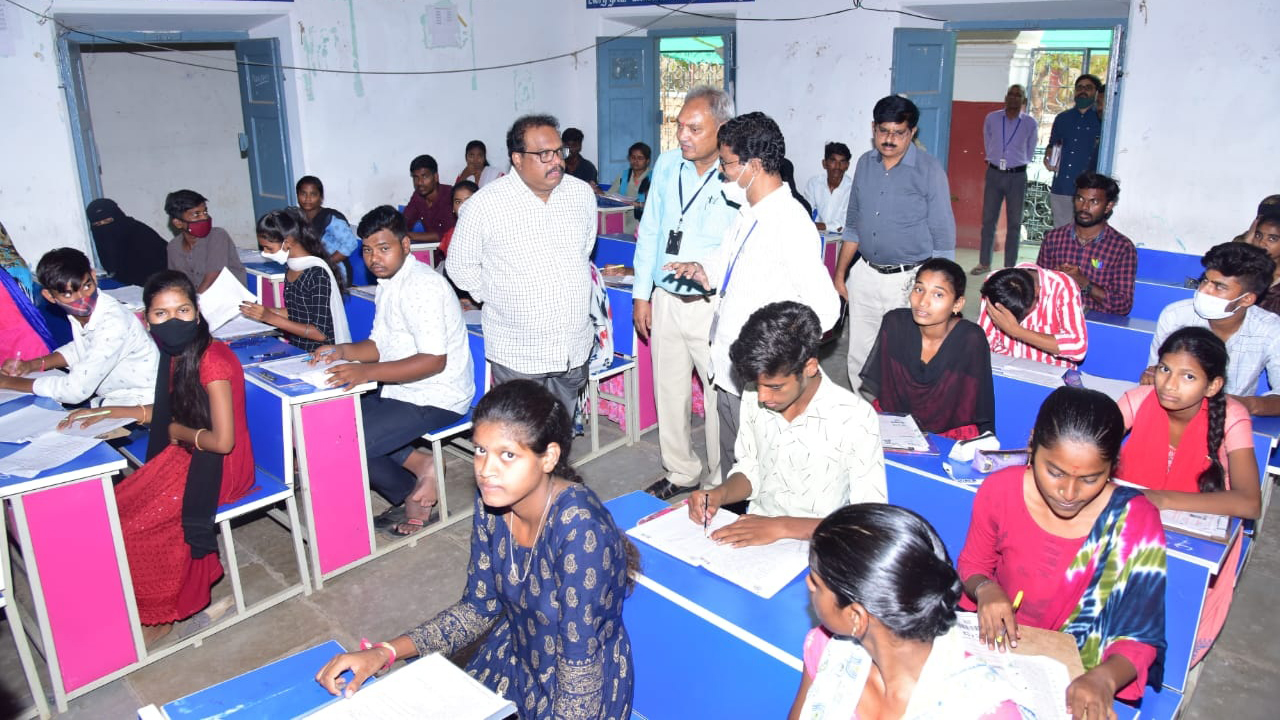 ప్రశాంతంగా ఇంటర్‌ పరీక్షలు