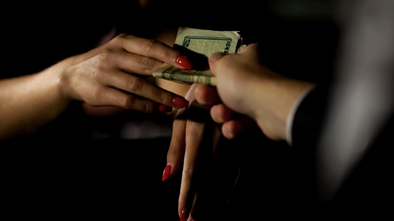 హైటెక్‌ వ్యభిచారం.. గద్వాలలో కొత్త పుంతలు తొక్కుతున్న దందా