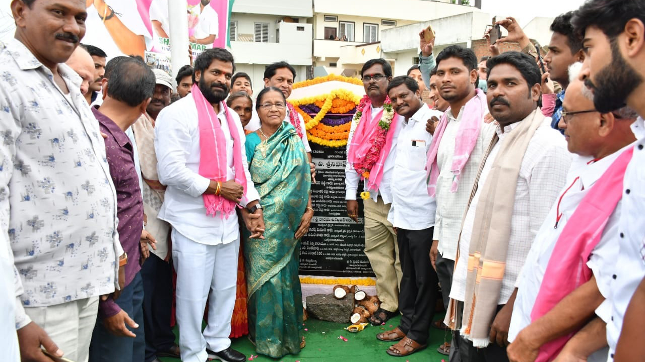 పెద్ద చెరువు చుట్టూ నెక్లెస్‌ రోడ్లు