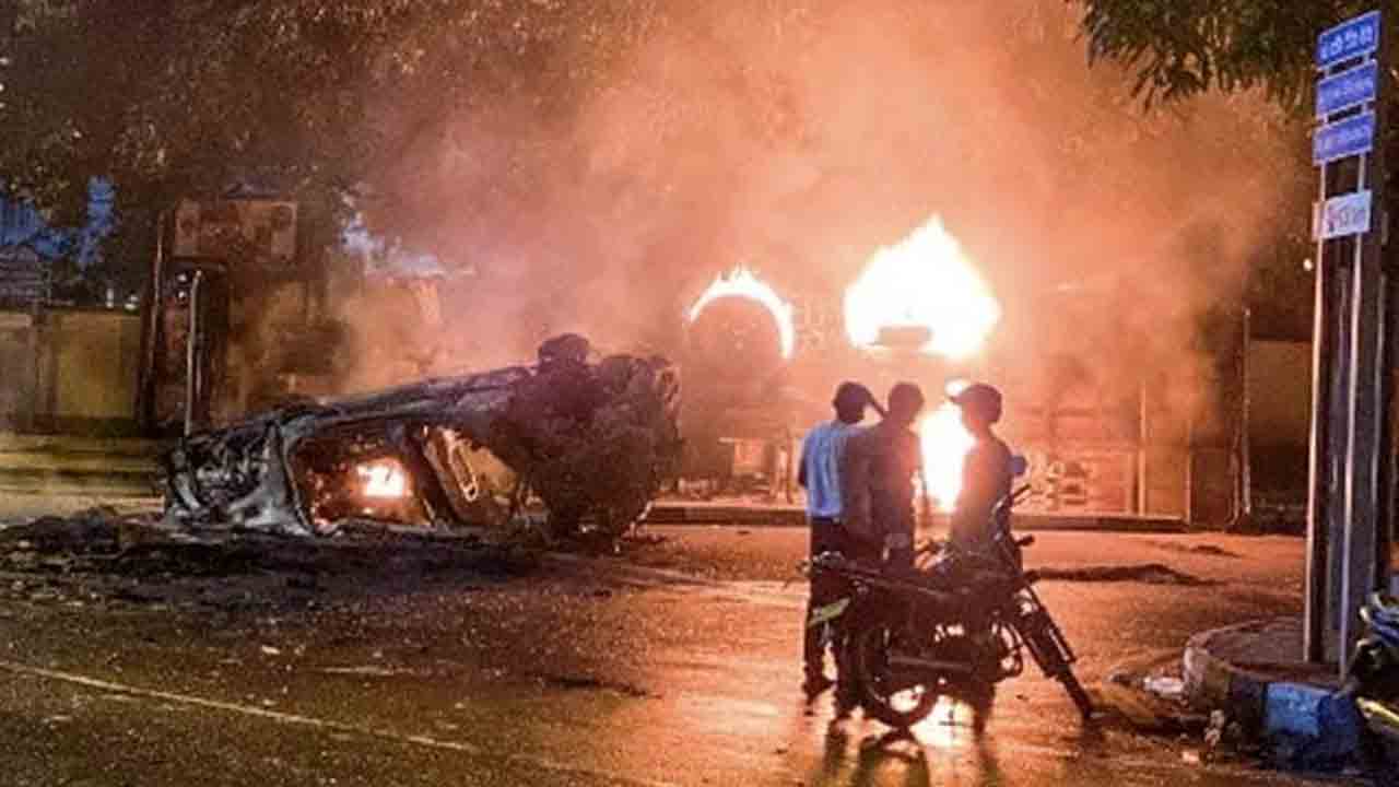 మ‌హిందా రాజ‌ప‌క్స అధికారిక నివాసంలో కాల్పులు