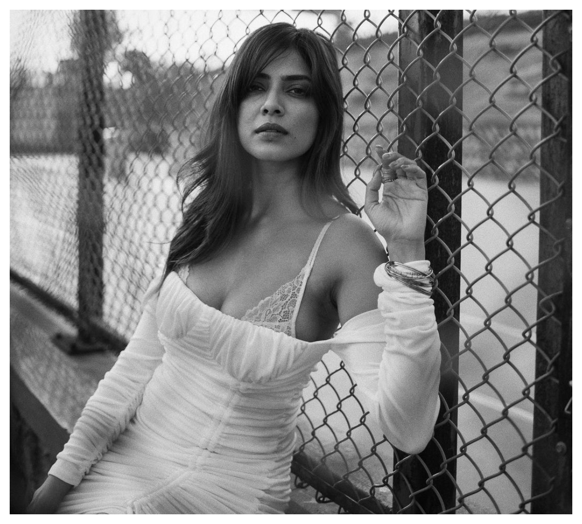 Malavika Mohanan | పొట్టి స్కర్ట్‌లో మ‌త్తెక్కిస్తున్న‌ మాళవిక మోహనన్..