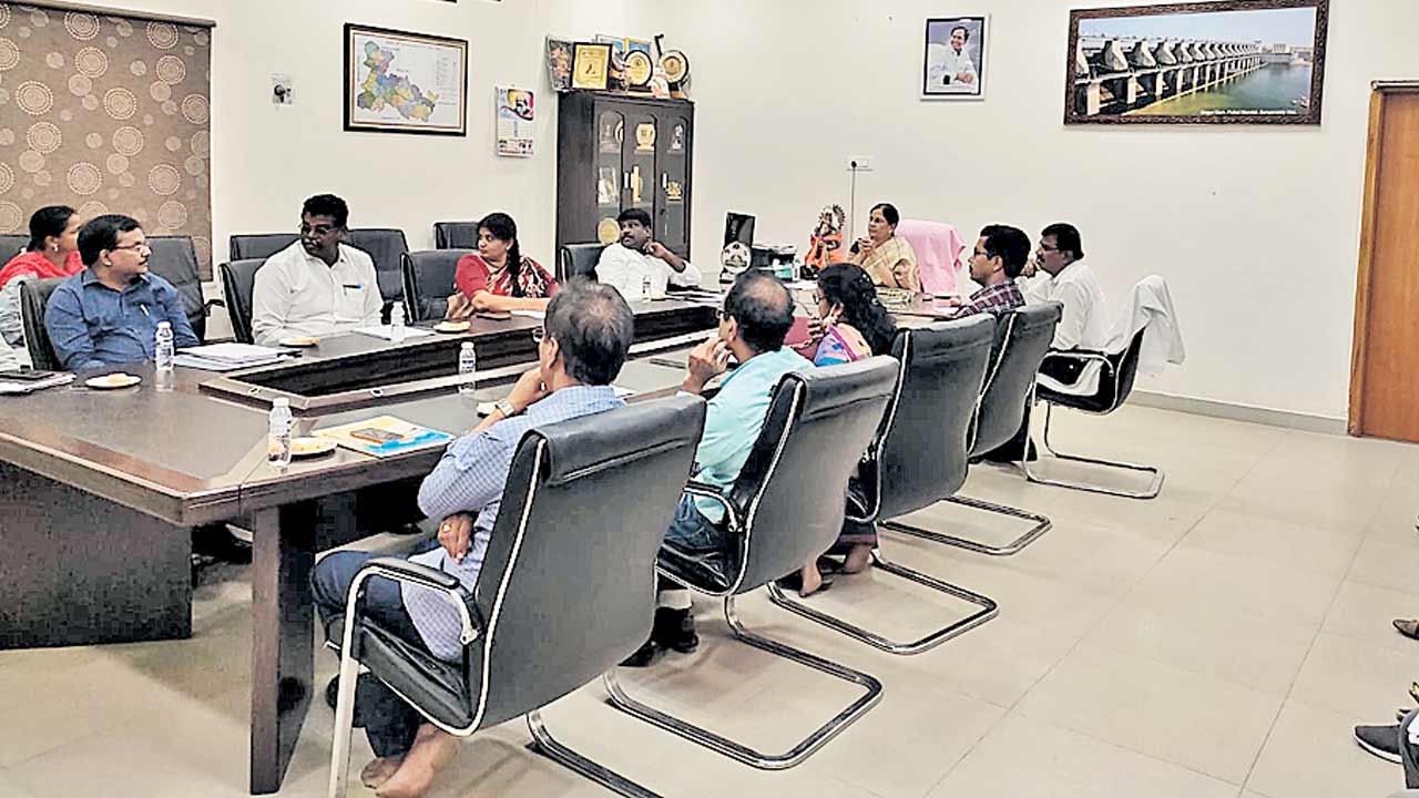 పనుల్లో నాణ్యతా ప్రమాణాలు పాటించాలి