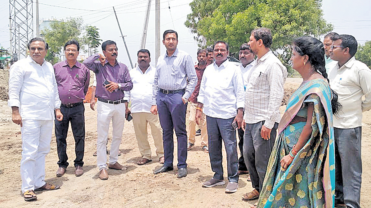 జూన్‌ ఒకటికి గ్రామీణ క్రీడా ప్రాంగణాలను పూర్తి చేయాలి