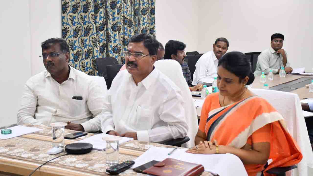 ధాన్యం కొనుగోళ్లపై మంత్రి నిరంజన్‌రెడ్డి సమీక్ష