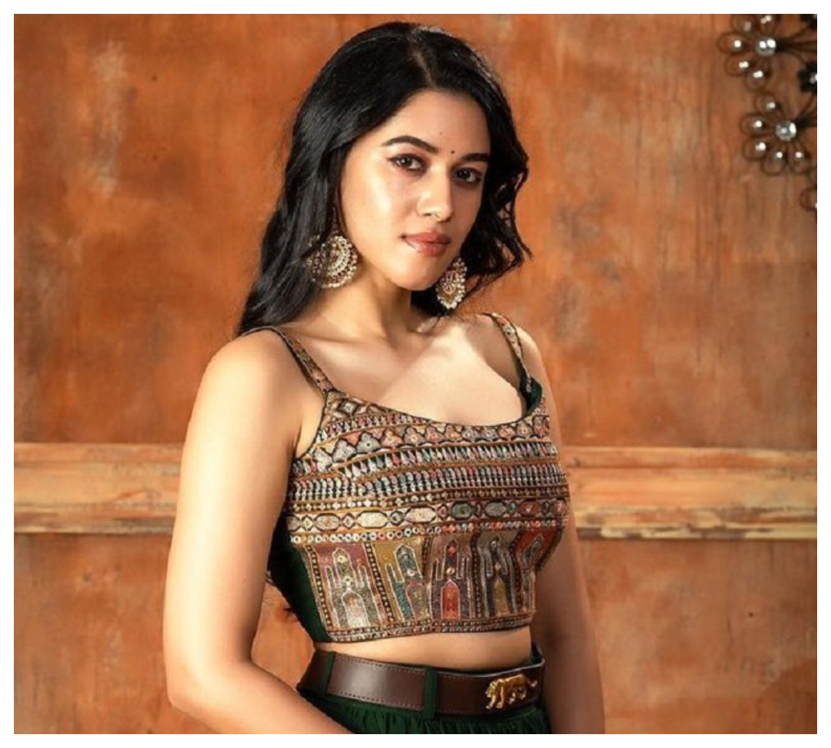 Mirnalini Ravi | మృణాళిని సోయగాలకు చిత్తైపోతున్న నెటిజ‌న్లు..