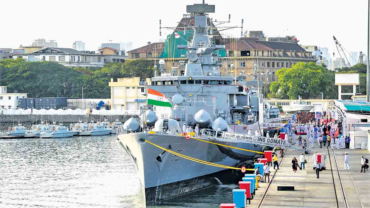 ఐఎన్‌ఎస్‌ గోమతికి వీడ్కోలు