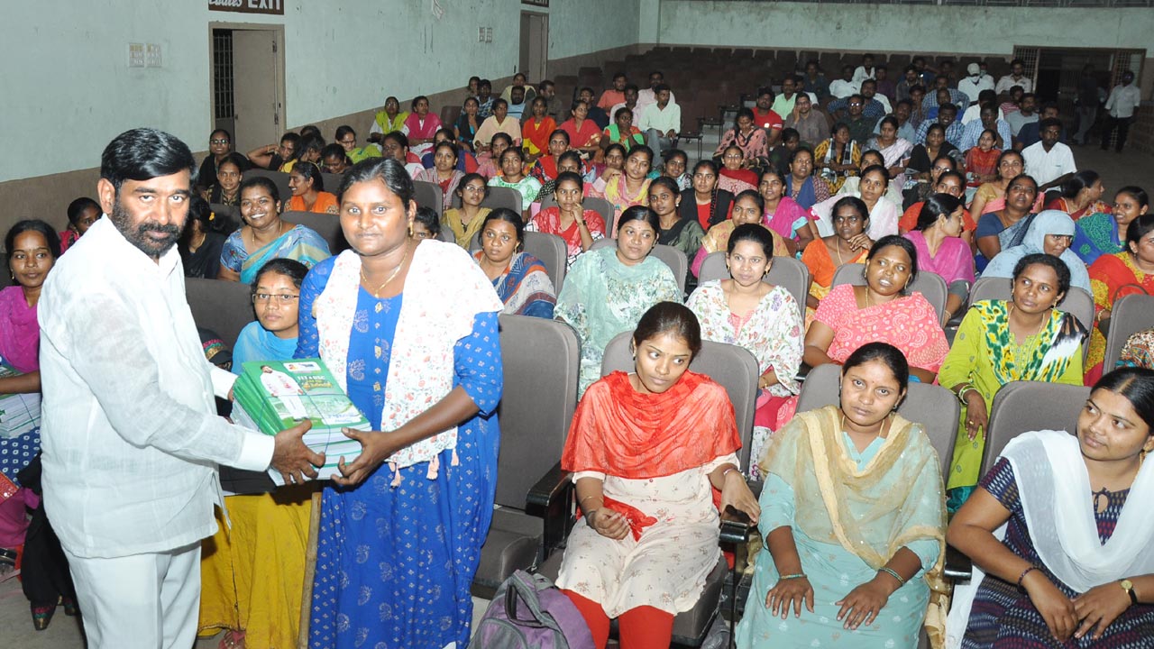 ఇష్టపడి చదివితే విజయం మీదే