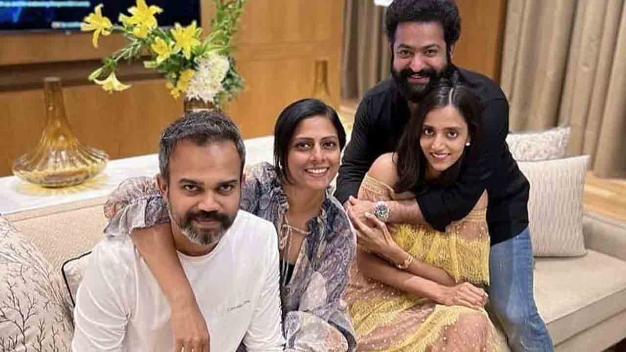 NTR Couple | ప్ర‌శాంత్ నీల్ క‌పుల్‌తో ఎన్టీఆర్ దంపతులు..సెల‌బ్రేష‌న్స్ మూడ్