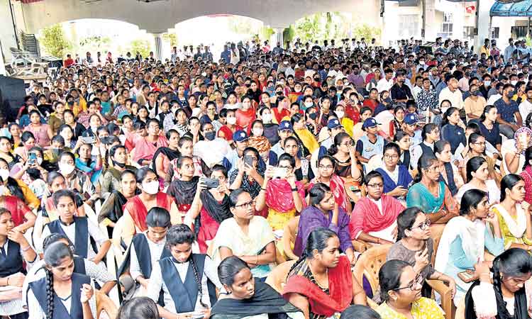 ఫోకస్డ్‌గా చదివితే విజయం మీదే