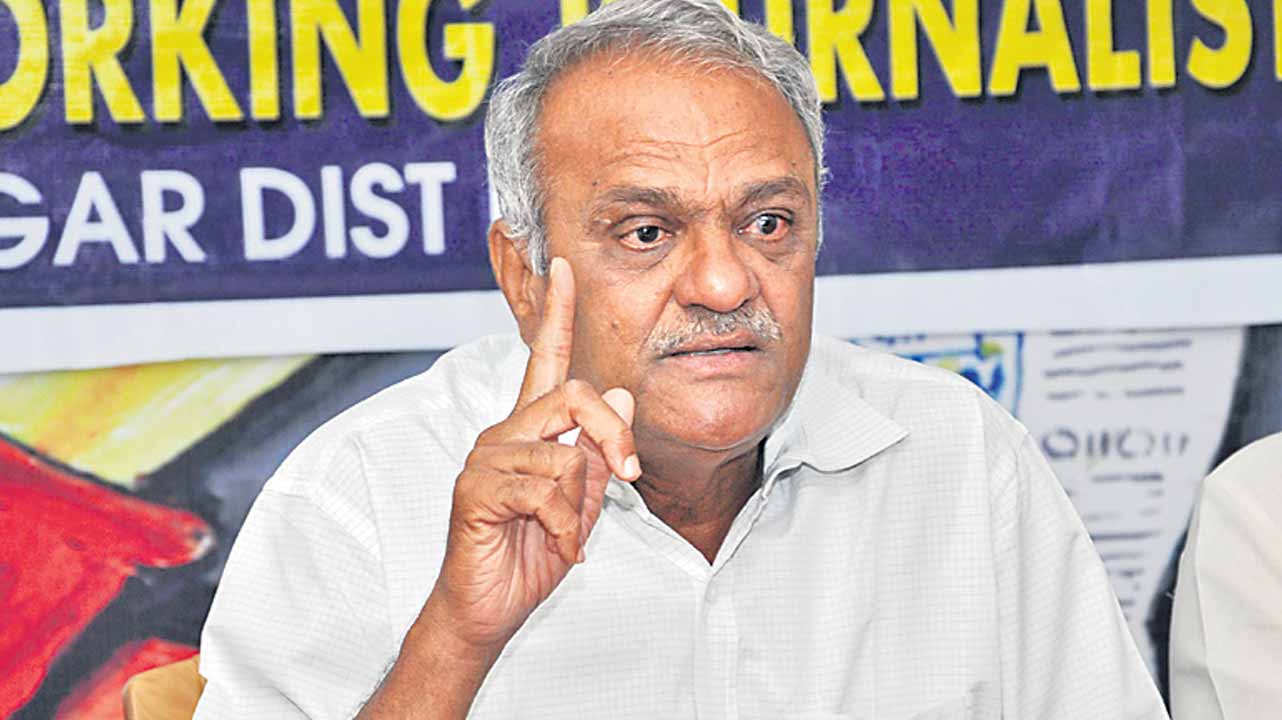 తెలంగాణ‌ గవర్నర్ లక్ష్మణరేఖను దాటుతున్నారు : సీపీఐ నారాయ‌ణ‌