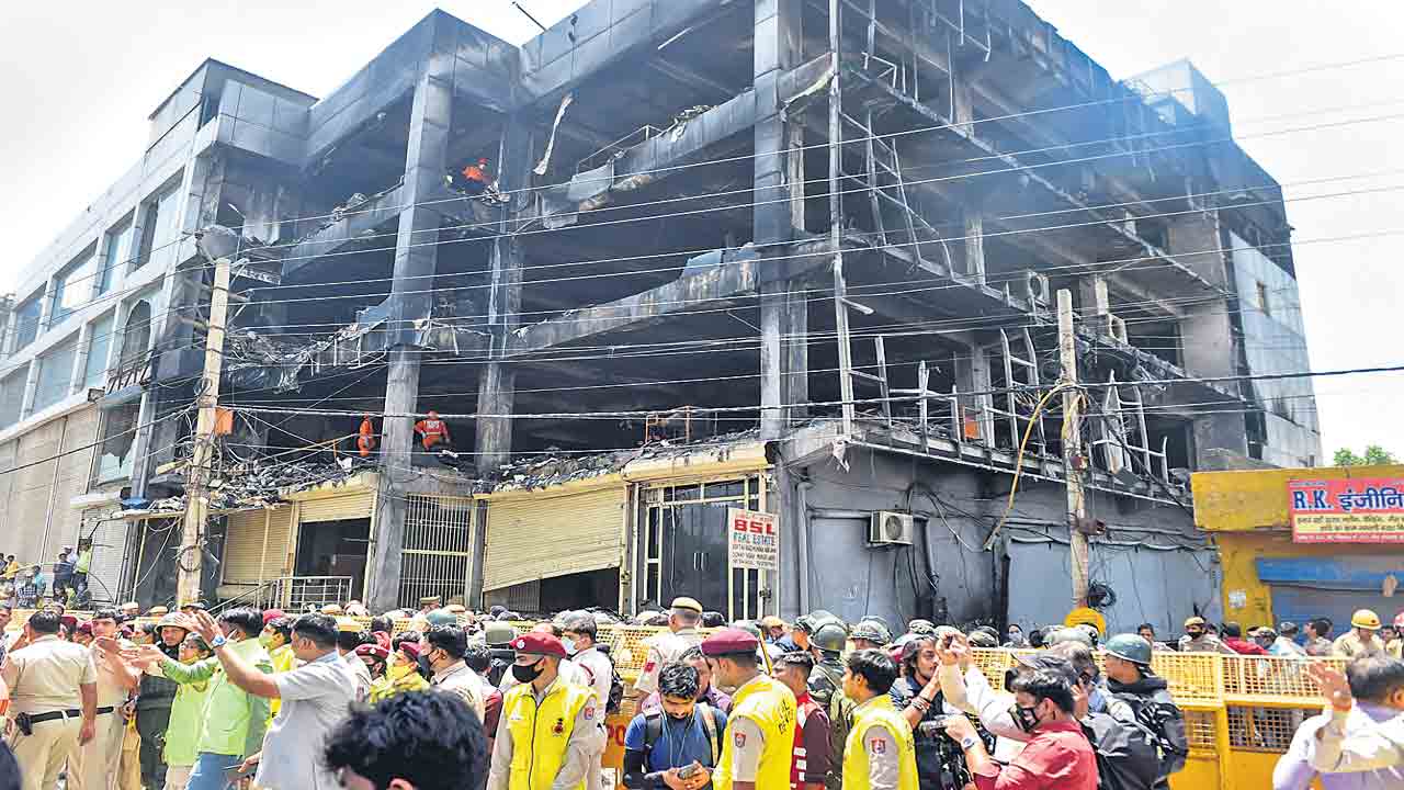 ఢిల్లీ అగ్నిప్రమాదంలో 29 మంది మిస్సింగ్‌