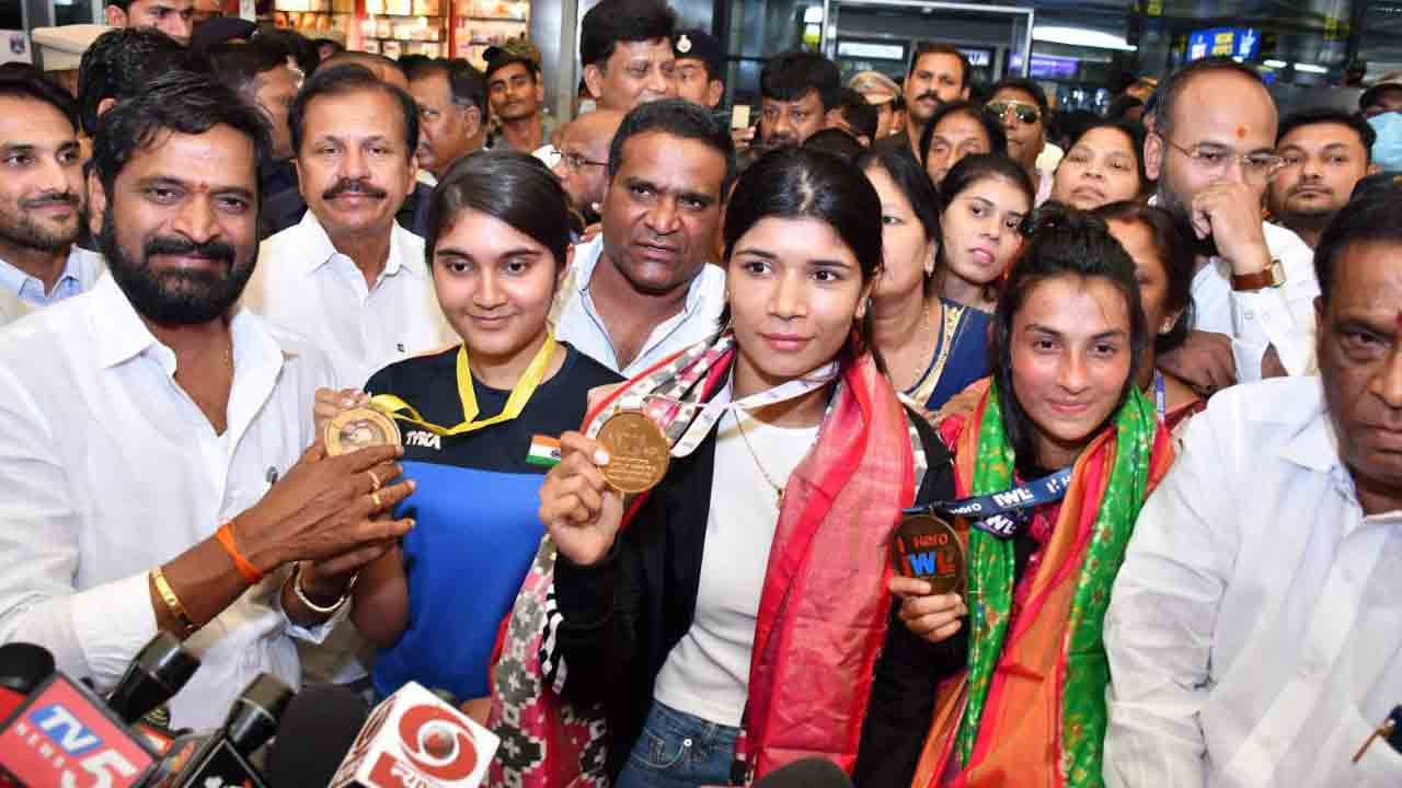 అంతర్జాతీయ క్రీడల్లో సత్తా చాటిన నిఖత్ జరీన్, ఇషాసింగ్‌కు రూ.2 కోట్లు నజరానా: సీఎం కేసీఆర్